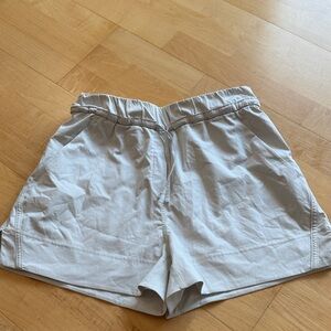 lululemon athletica cinchable waist high rise woven shorts 3.5, bone color